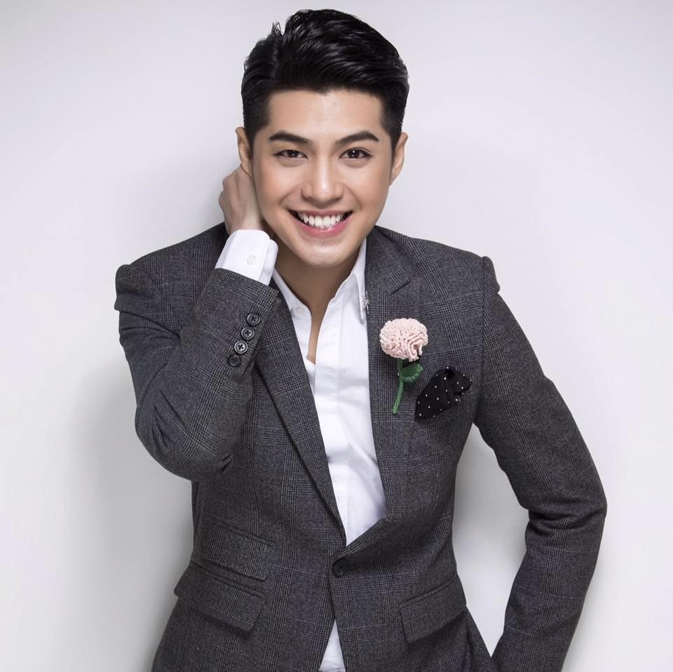 “Tôi từng đề ra mục tiêu trước năm 30 tuổi mình phải trở thành người đàn ông thành đạt. Khi bước sang ngưỡng 31, 32, đó là thời điểm chín muồi, đĩnh đạc nhất để nghĩ đến chuyện lập gia đình. Nhưng khi thời gian qua đi, tôi nhận ra chuyện tình cảm rất khó để tính trước. Thôi thì cứ để mọi thứ xảy ra tùy duyên vậy”, Noo chia sẻ.