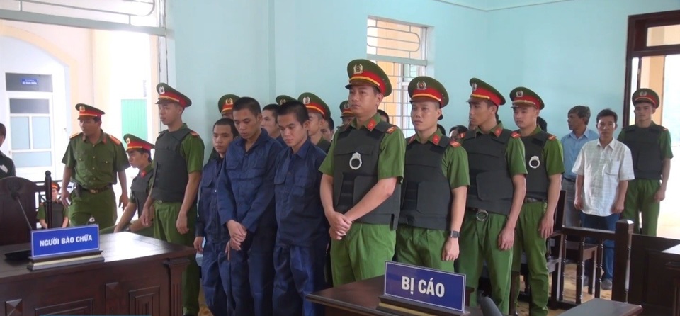 Các đối tượng gây rối tại Phan Rí Cửa lãnh án - 1 Phiên tòa xét xử các bị cáo tụ tập gây rối tại thị trấn Phan Rí Cửa