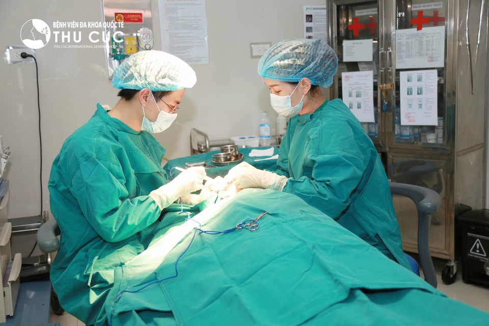 Giải mã xu hướng mắt to “bồ câu” của giới trẻ - 5 Phòng mổ vô khuẩn 1 chiều, đảm bảo theo các tiêu chuẩn khắt khe về an toàn của Bộ Y tế - nơi sẽ thực hiện các dịch vụ phẫu thuật thẩm mỹ làm đẹp mắt mắt của BVĐKQT Thu Cúc