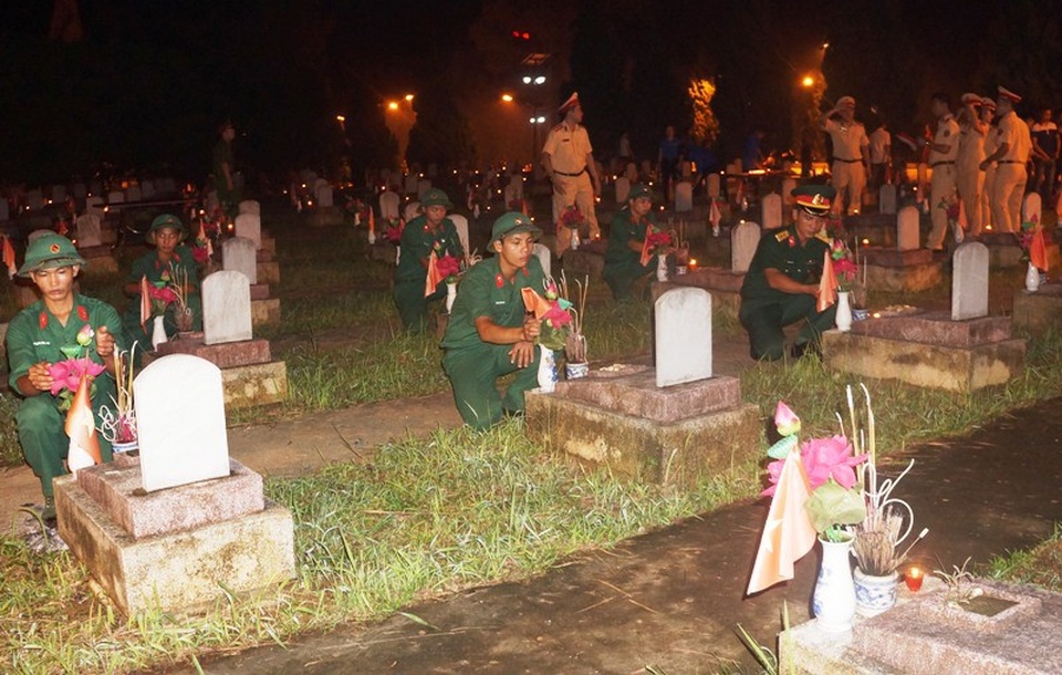 “Hành trình theo bước chân những người anh hùng” - 6 “Hành trình theo bước chân những người anh hùng” - 6