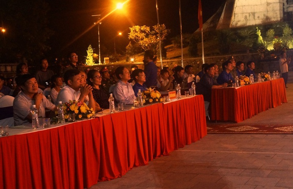 “Hành trình theo bước chân những người anh hùng” - 1 Nhiều đại biểu đến dự buổi lễ.
