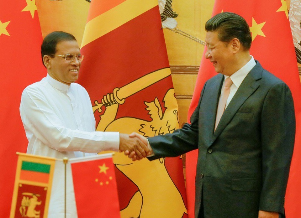 Tổng thống Sri Lanka tiết lộ món quà 295 triệu USD của Trung Quốc - 1 Tổng thống Maithripala Sirisena và Chủ tịch Tập Cận Bình (Ảnh: Asian Tribune)