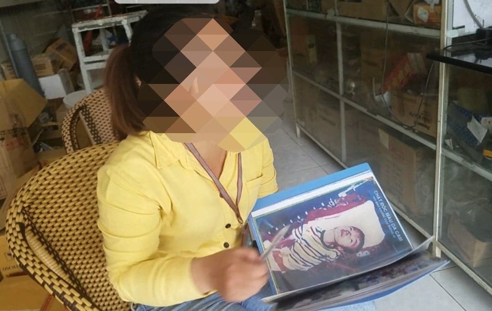 Giả danh nhân viên trung tâm trẻ mô côi đi quyên góp tiền ủng hộ - 1
D. khi đi quyên góp tiền tại nhà người dân