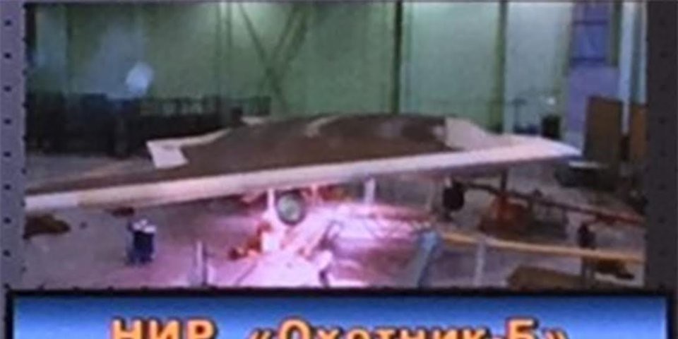 Nga đang thử nghiệm máy bay chiến đấu thế hệ thứ 6? - 1 Hình ảnh nghi là máy bay không người lái Okhotnik (Ảnh: Popular Mechanics)