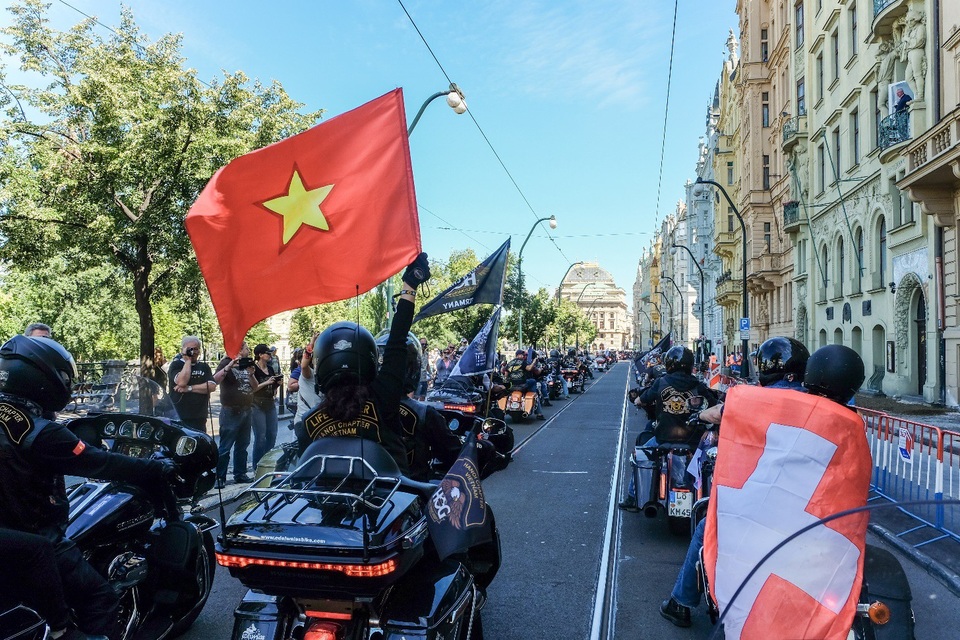 Harley-Davidson đưa tay lái Việt diễu hành giữa trời Âu - 1 Harley-Davidson đưa tay lái Việt diễu hành giữa trời Âu - 1