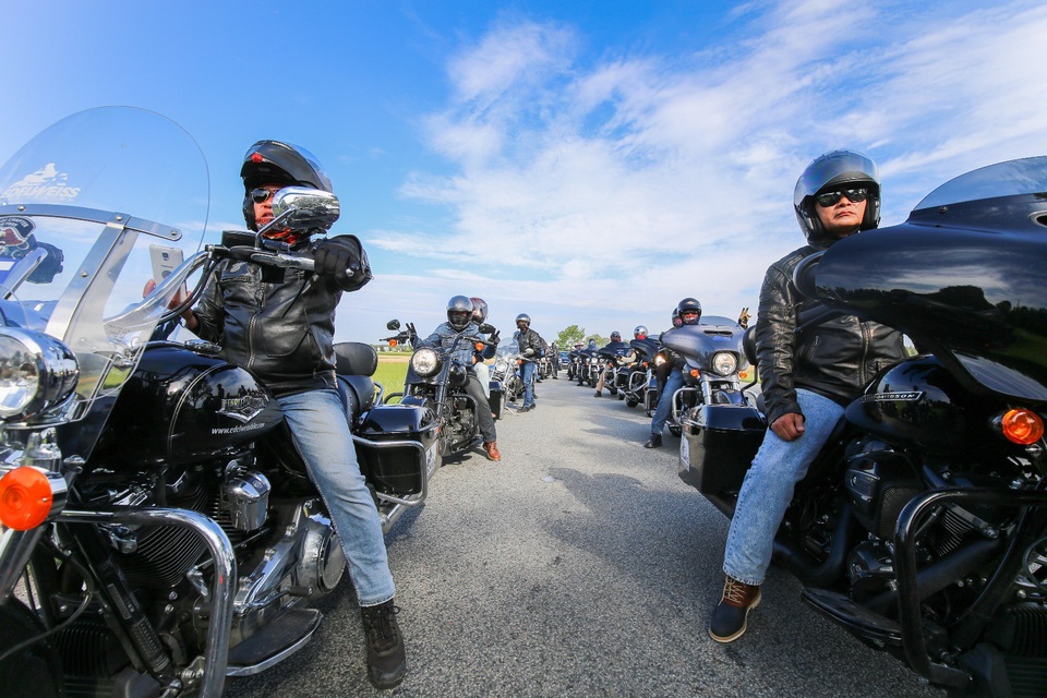Harley-Davidson đưa tay lái Việt diễu hành giữa trời Âu - 9 Harley-Davidson đưa tay lái Việt diễu hành giữa trời Âu - 9