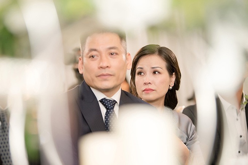 Bố mẹ đẻ Tú Anh cũng quá đỗi xúc động trong ngày cưới của cô con gái cưng.