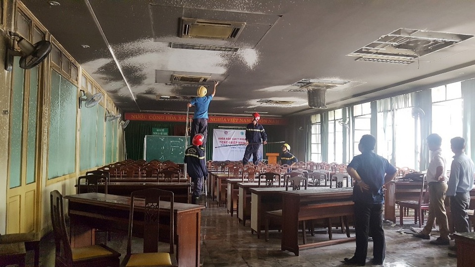 Cháy hội trường Đại học Y Dược - 3 Vị trí cháy nghi xuất phát từ điều hòa trên trần hội trường tầng 1