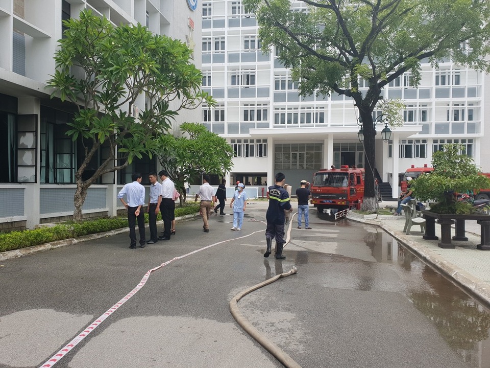 Cháy hội trường Đại học Y Dược - 6 Sau 30 phút, đám cháy đã được dập tắt và không có thiệt hại nhiều về vật chất