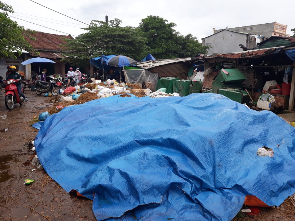 Vụ người dân "phong tỏa" bãi rác: Cả huyện ngập rác - 2 Vụ người dân "phong tỏa" bãi rác: Cả huyện ngập rác - 2