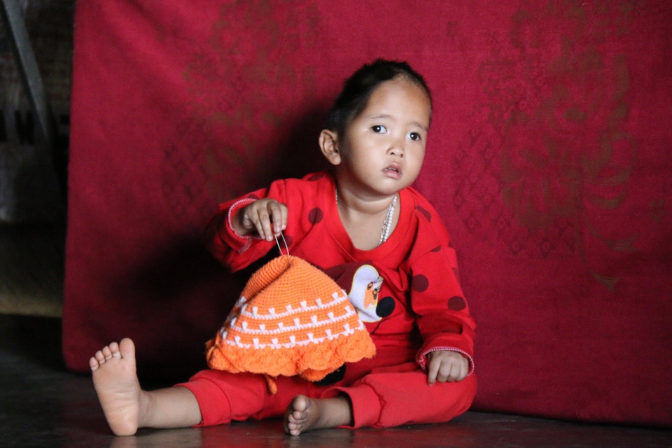 Bạn đọc giúp đỡ bé gái sống bằng ¾ bộ não hơn 53 triệu đồng - 1 Nhờ sự giúp đỡ của mọi người, Bảo Trâm có điều kiện chạy chữa bệnh tật