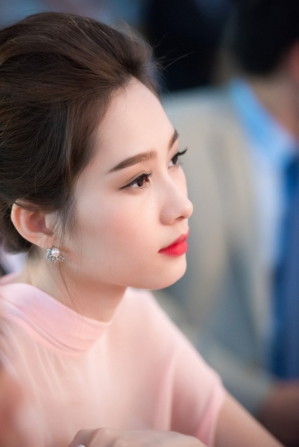 “Một phần vì hiểu bản thân mình nên làm gì, một phần vì nghe theo ba mẹ, Thảo đã từ bỏ nhiều cơ hội công việc trong showbiz, nơi ánh hào quang mà bao nhiêu cô gái hằng ao ước và danh hiệu Hoa hậu mang lại chỉ để tập trung cho việc học tập”, đó là những gì Đặng Thu Thảo xúc động chia sẻ trên trang cá nhân ngày cô tốt nghiệp đại học.