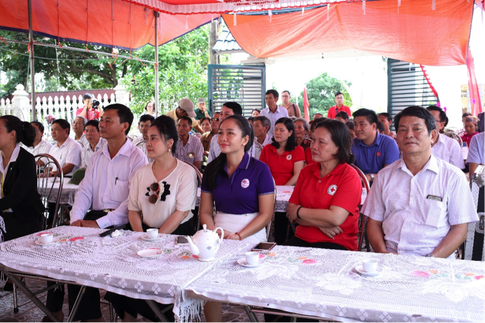 Niềm vui từ những cây cầu mới ở Vĩnh Bảo - Hải Phòng - 4 Đại diện UBND huyện Vĩnh Bảo, Hội chữ thập đỏ TP. Hải Phòng và Nhóm Thiện nguyện Từ Tâm tham dự lễ khánh thành cầu Hùng Tiến (Từ Tâm 03).