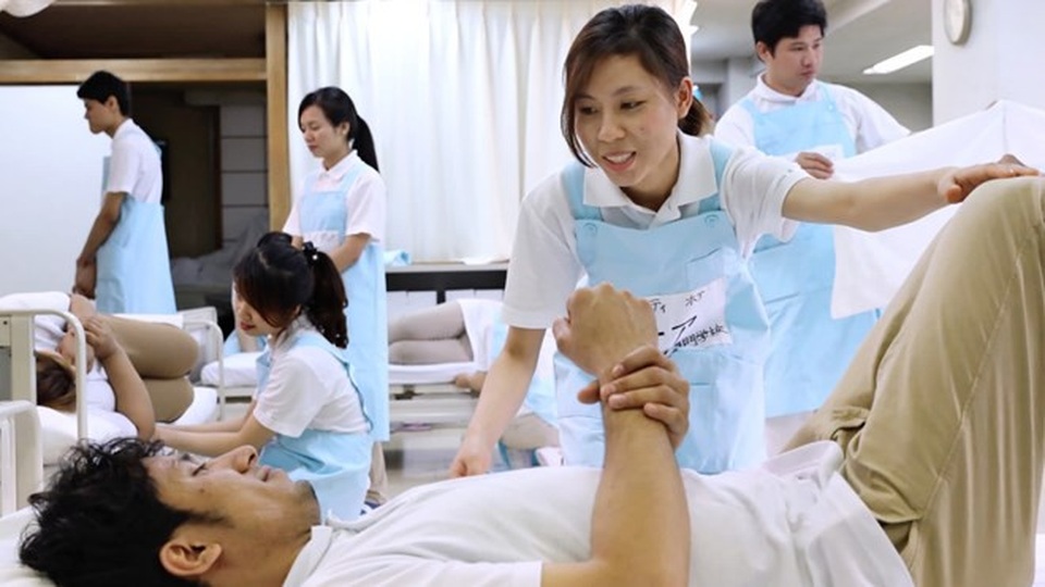 Nhật Bản tiếp nhận 10.000 điều dưỡng viên Việt Nam sang làm việc - 1 Điều dưỡng Việt Nam được đào tạo tại Nhật Bản. (Nguồn: asia.nikkei.com)