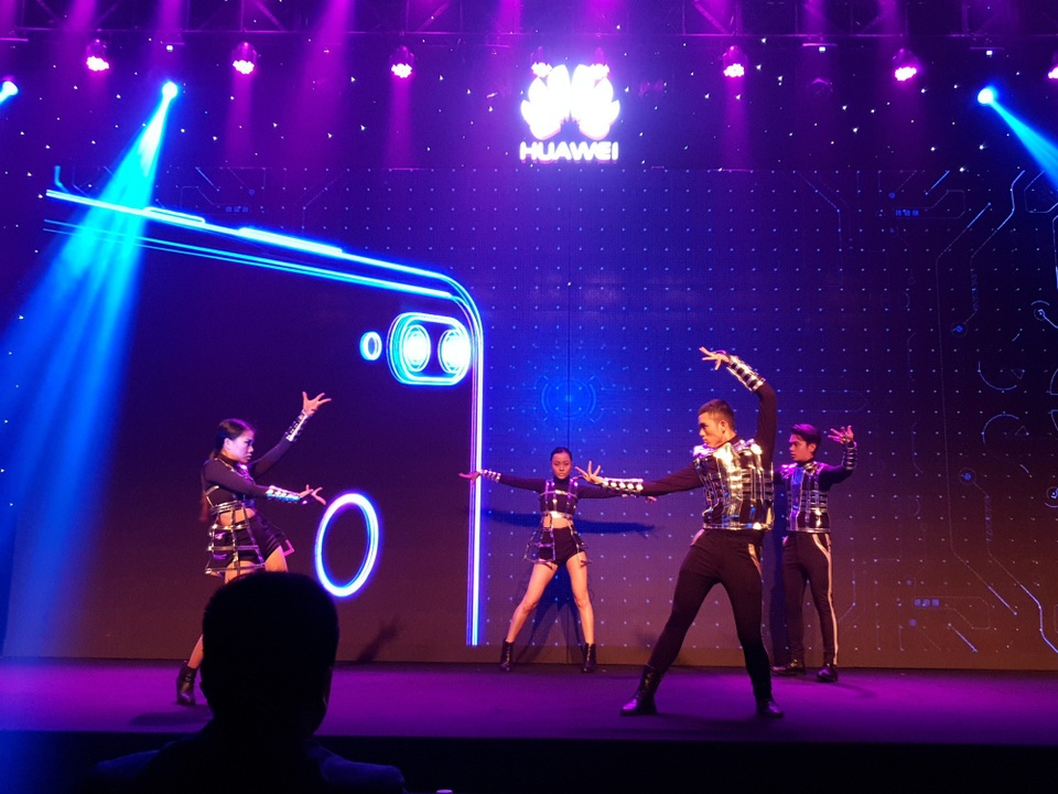 Huawei ra mắt Nova 3i - 4 camera AI tại Việt Nam - 27 Huawei ra mắt Nova 3i - 4 camera AI tại Việt Nam - 27
