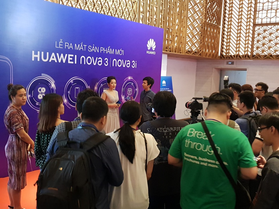 Huawei ra mắt Nova 3i - 4 camera AI tại Việt Nam - 10 Huawei ra mắt Nova 3i - 4 camera AI tại Việt Nam - 10