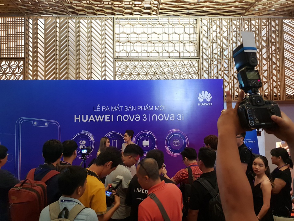 Huawei ra mắt Nova 3i - 4 camera AI tại Việt Nam - 14 Huawei ra mắt Nova 3i - 4 camera AI tại Việt Nam - 14