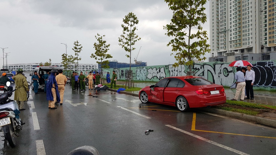 Một phụ nữ tử vong sau cú va chạm với ô tô BMW - 2 Công an khám nghiệm hiện trường