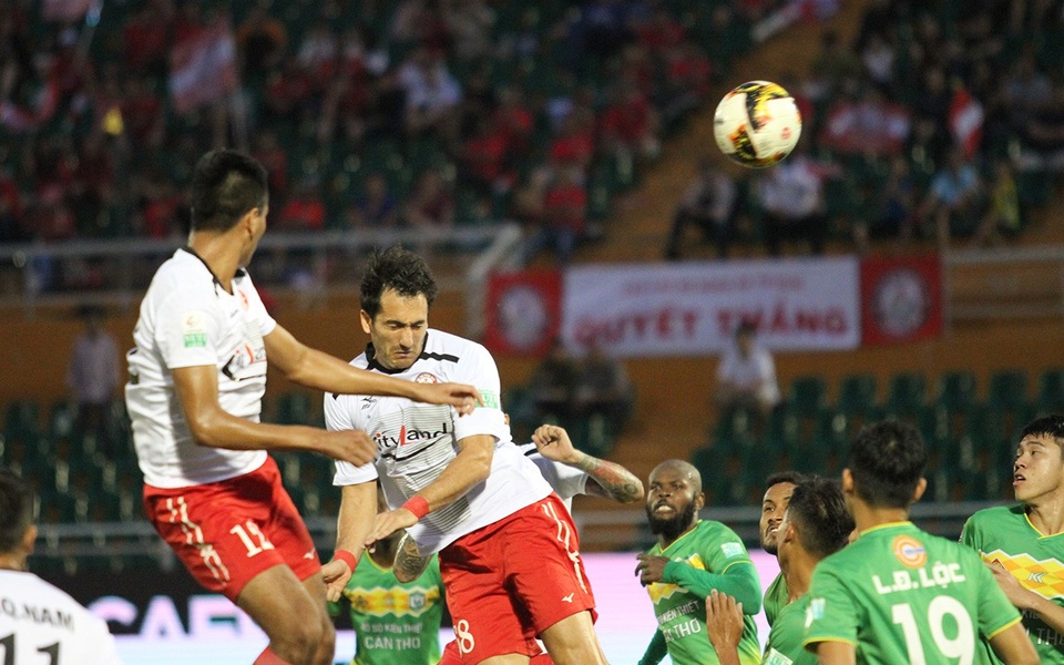 HLV Miura đang định hình dấu ấn tại CLB TPHCM - 2 Ngoại binh Matias Gonzalez giải quyết bài toán săn bàn cho đội bóng thành phố (ảnh: Trọng Vũ)
