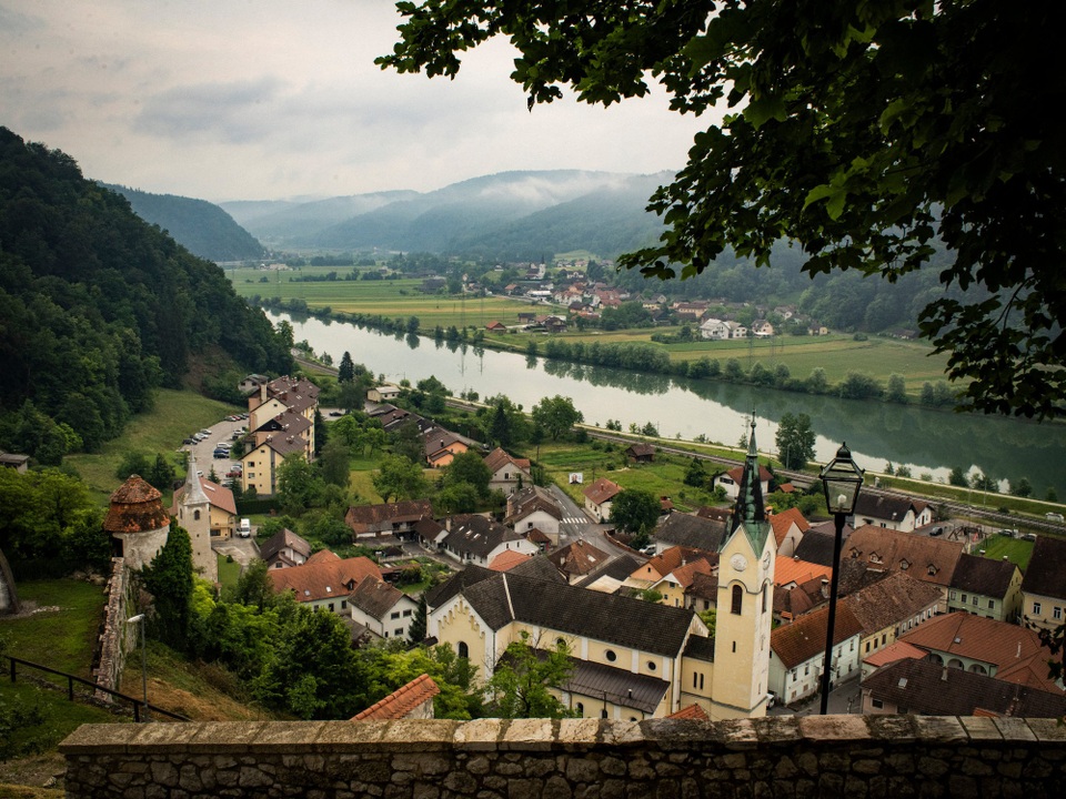 “Cơn sốt Melania Trump" tại quê nhà Đệ nhất phu nhân Mỹ - 4 Khung cảnh thanh bình tại quê nhà bà Melania Trump. (Ảnh: New York Times)