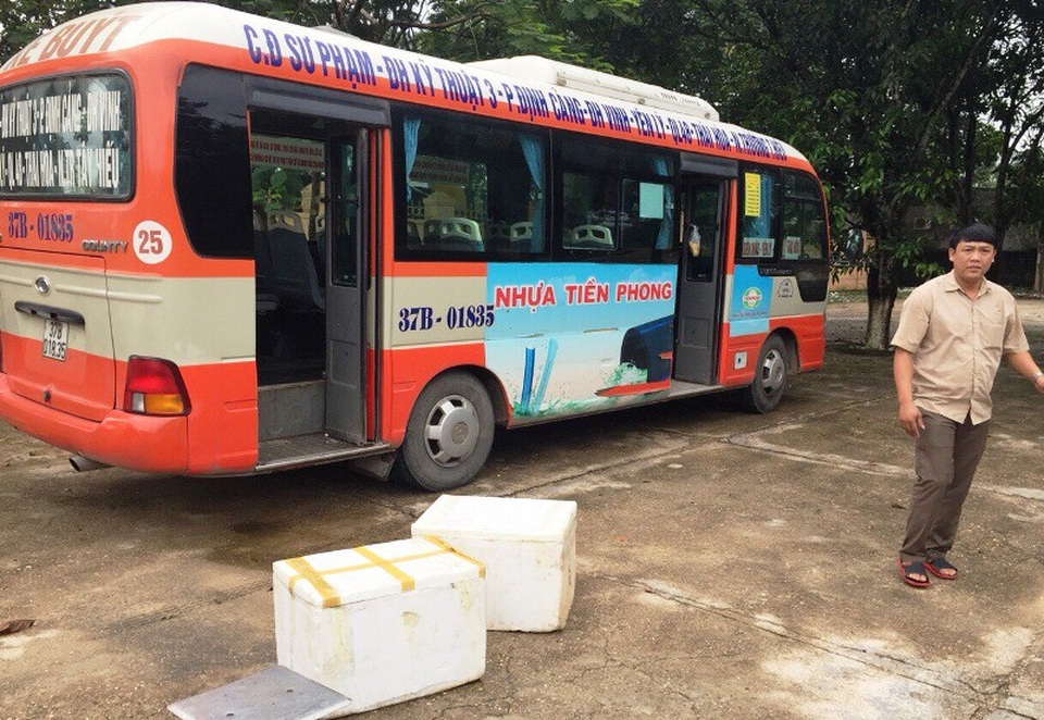 Chiếc xe buýt chở nội tạng vừa mới bị bắt giữ.