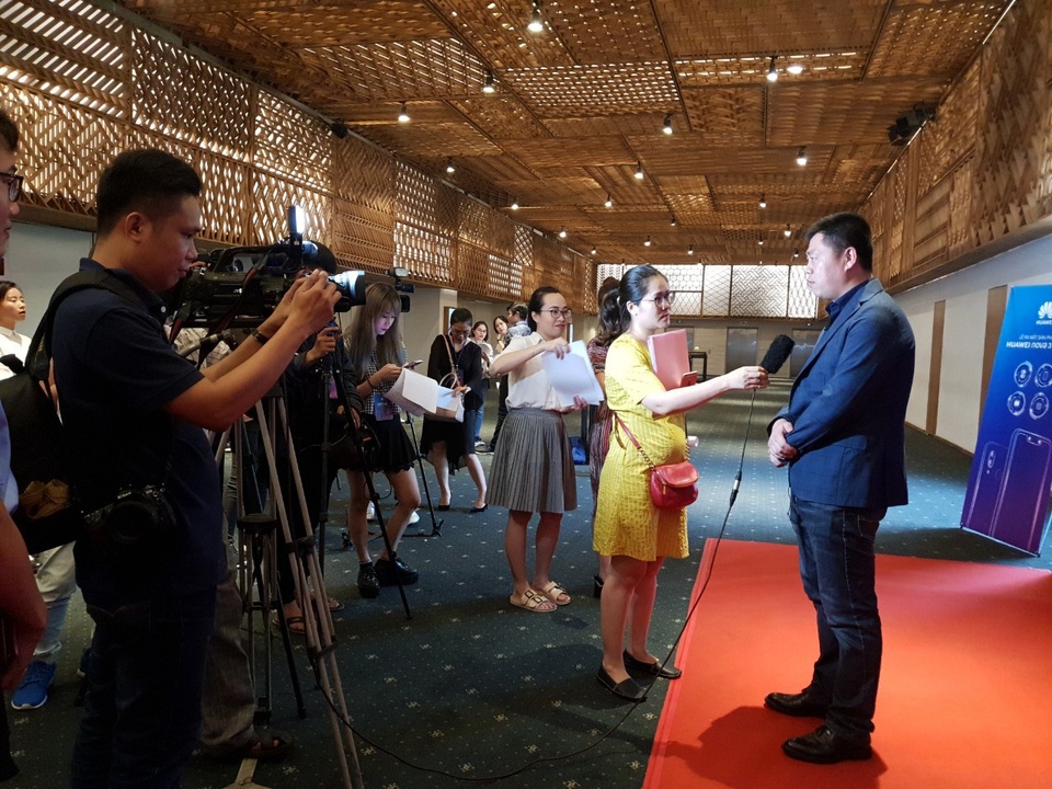 Huawei ra mắt Nova 3i - 4 camera AI tại Việt Nam - 7 Ông Henry Liu - Giám đốc Điều hành Nhóm ngành hàng tiêu dùng Huawei Việt Nam