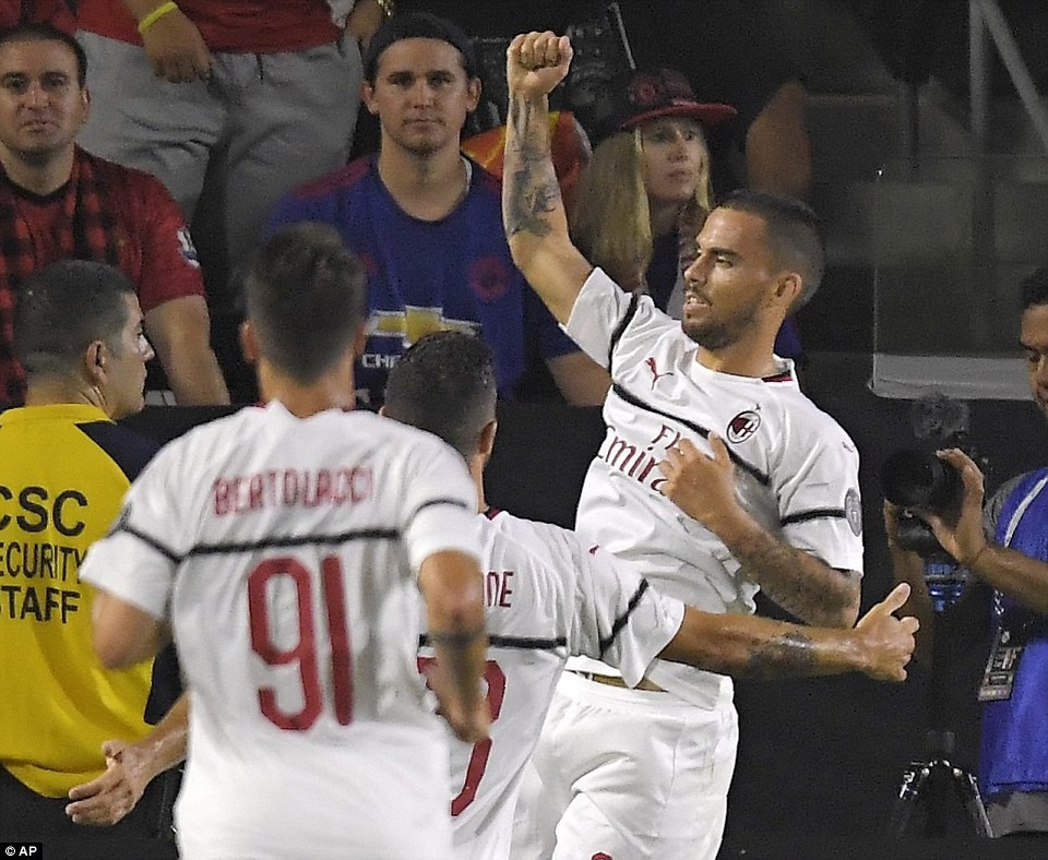 MU thắng AC Milan sau 13 loạt sút luân lưu - 2
Suso gỡ hòa cho AC Milan chỉ ba phút sau khi MU mở tỉ số