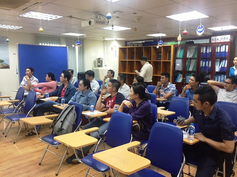 Công ty con "hứa lèo" cấp sổ, khách hàng kéo đến công ty mẹ... "hỏi tội" - 2 Nhiều khách hàng mua dự án Gold Hill bức xúc vì đóng tiền 2 năm nhưng vẫn chưa nhận được sổ đỏ.
