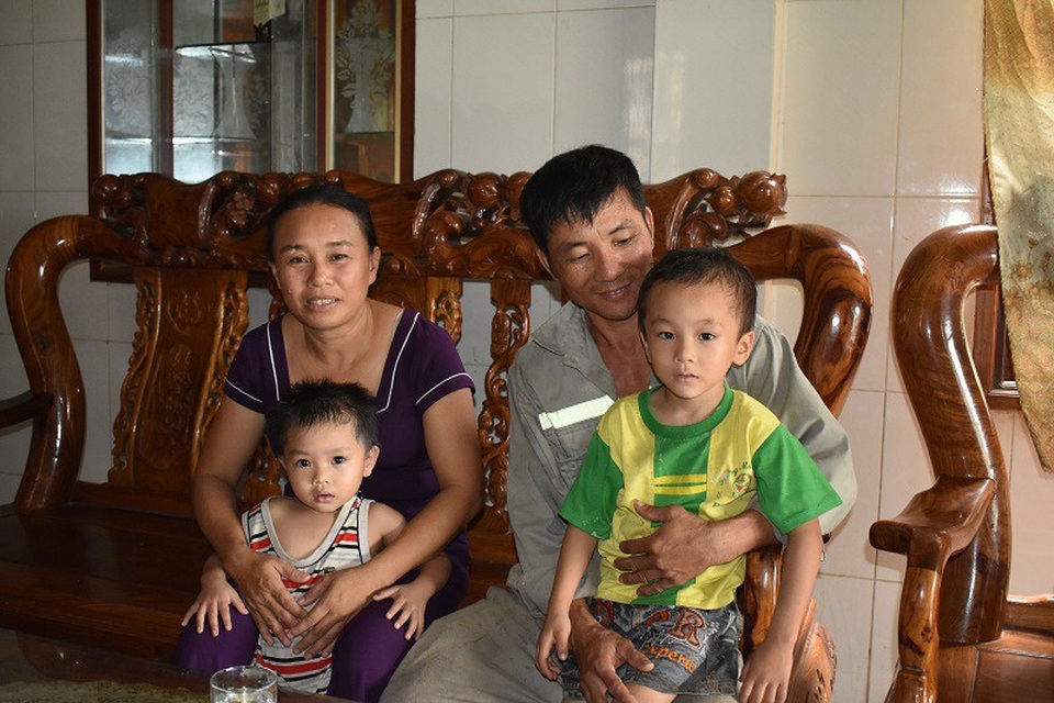 Anh Khiết cùng vợ và các con của mình