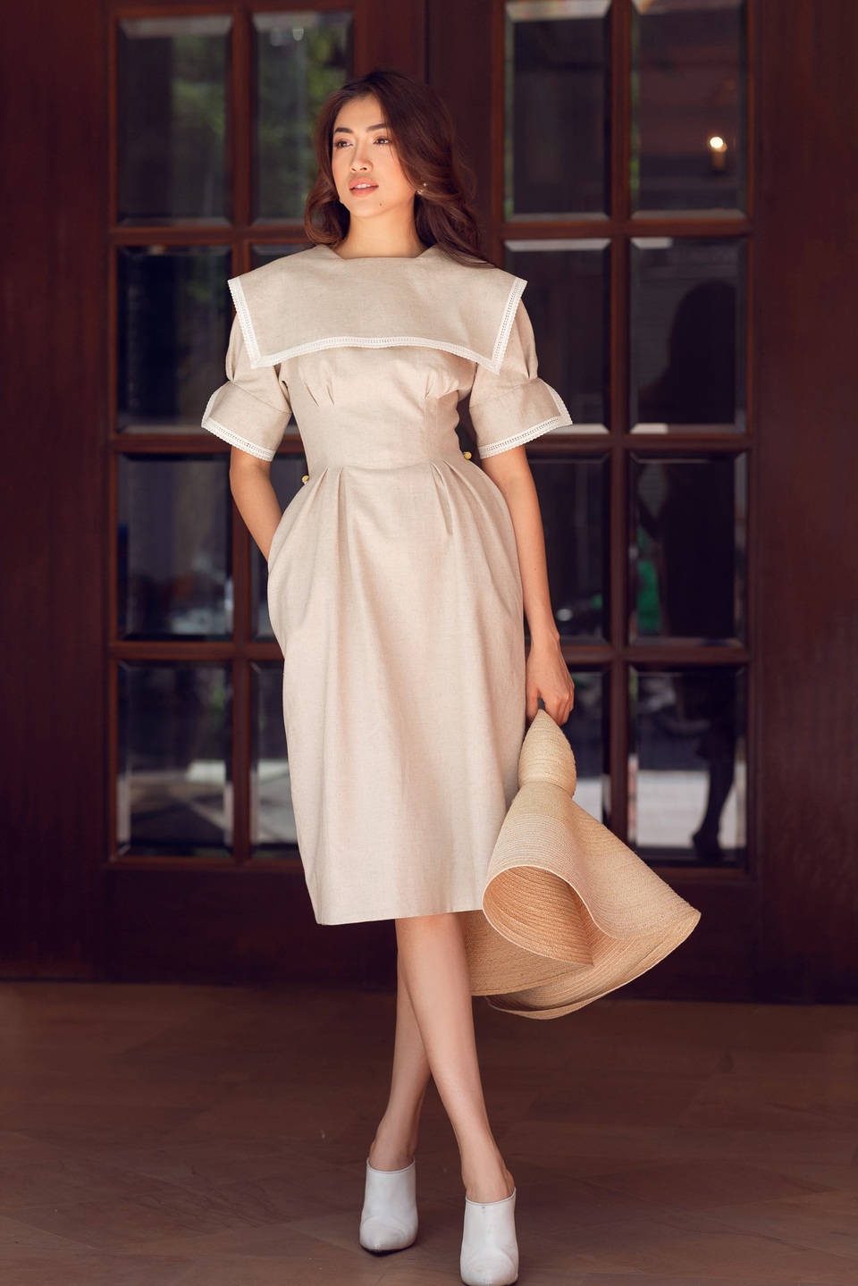 Lệ Hằng cho biết, ở những sự kiện đòi hỏi hoạt động nhiều, chân dài lựa chọn những trang phục giản dị như quần jean bó sát kết hợp với áo thun và kiểu tóc buộc cao. Đồng thời, cô lựa chọn những đôi sneaker ôm chân để thuận tiện cho công việc. Riêng với các sự kiện mang tính sang trọng, chân dài chọn những thiết kế bó sát để khoe hình thể gợi cảm. Lệ Hằng khéo léo kết hợp với những món phụ kiện đắt đỏ để tôn lên bộ trang phục. Theo Lệ Hằng thì đây cũng là một cách để cô ghi điểm với khán giả mỗi lần xuất hiện.