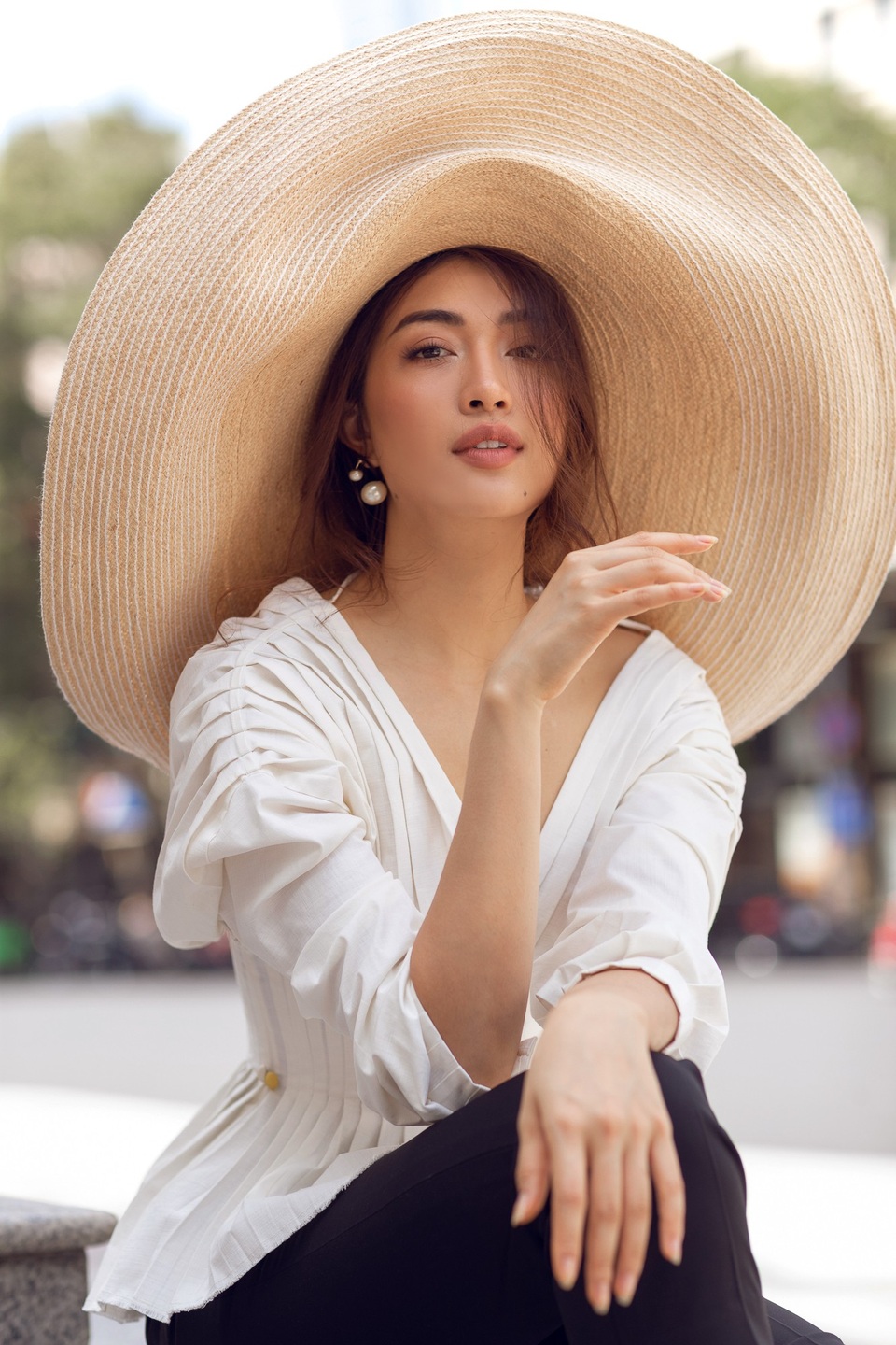 Á hậu cho biết, mục đích cô thực hiện bộ ảnh lần này để động viên phái đẹp trên hành trình tự khẳng định vị thế của mình trong xã hội.