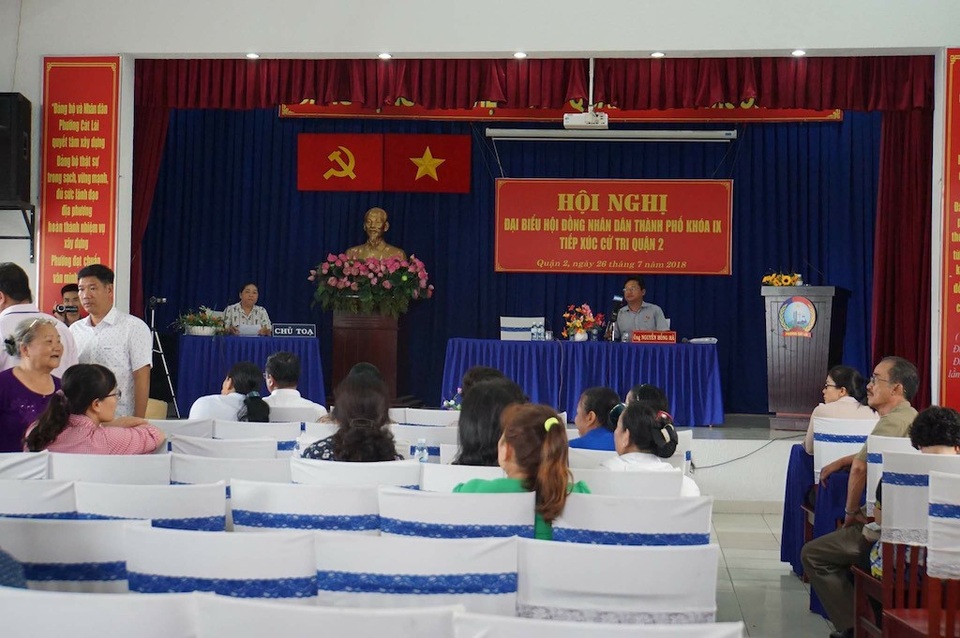 Đại biểu HĐND TPHCM "hẹn gặp riêng" cử tri Thủ Thiêm - 3 Nhiều cử tri liên quan dự án khu đô thị mới Thủ Thiêm ra về và sẽ tiếp xúc với đại biểu trong một buổi khác