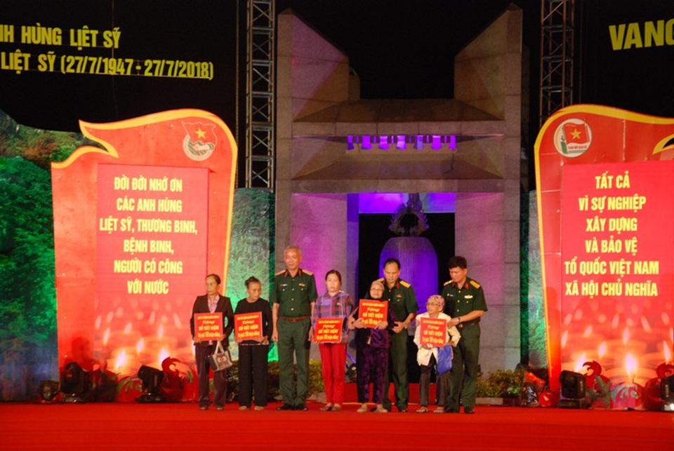 “Vang mãi bản hùng ca Đường 9” - 5 “Vang mãi bản hùng ca Đường 9” - 5