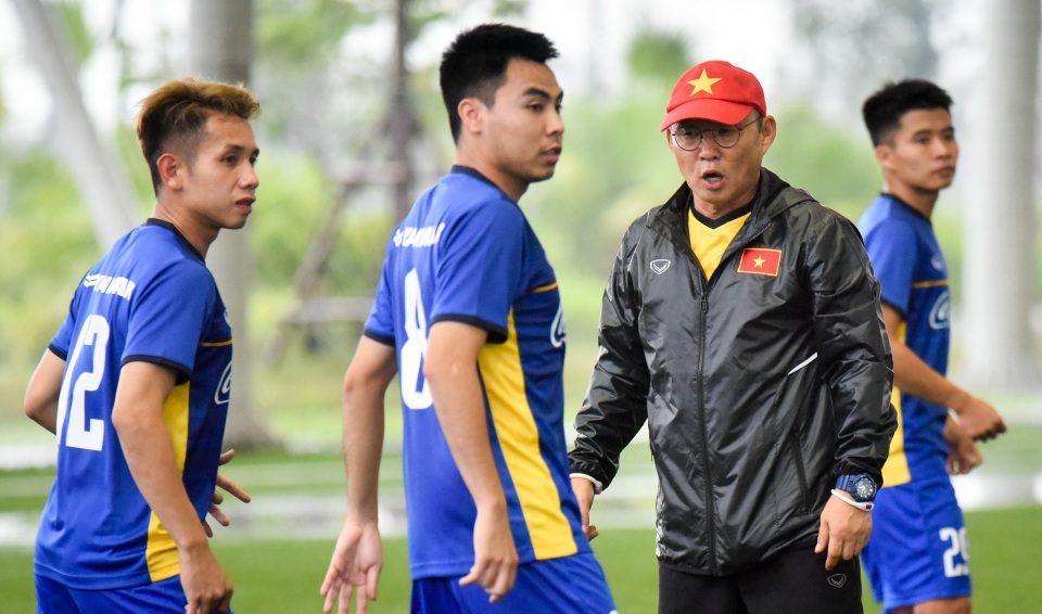 Có đủ quân số, Olympic Việt Nam bắt đầu luyện “chiêu tủ” - 1
Đội tuyển Olympic luyện tập chuẩn bị cho Asiad, ảnh: Minh Phương