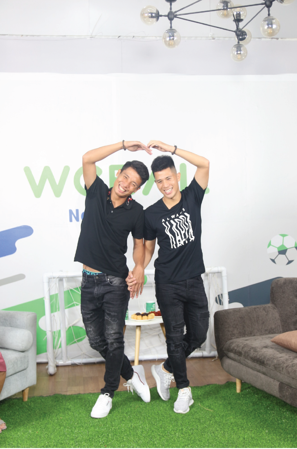 Cặp đôi “Tư Ỉn” Tiến Dũng - Đình Trọng ‘Tình bể bình” tại chung cư VTM - 4