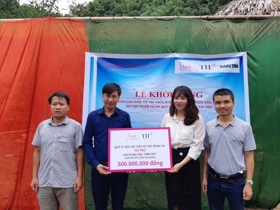 Khởi công xây dựng cầu Dân trí thứ 15 tại Hà Giang - 9
Công trình cầu Dân trí thứ 15 có tổng mức đầu tư 500 triệu đồng do Quỹ Vì Tầm Vóc Việt tài trợ