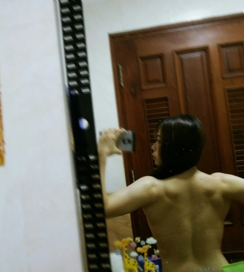 Cô gái 9x có thân hình lực lưỡng không kém đàn ông - 1 Bức ảnh bán khỏa thân của Kim Anh gây “bão” mạng