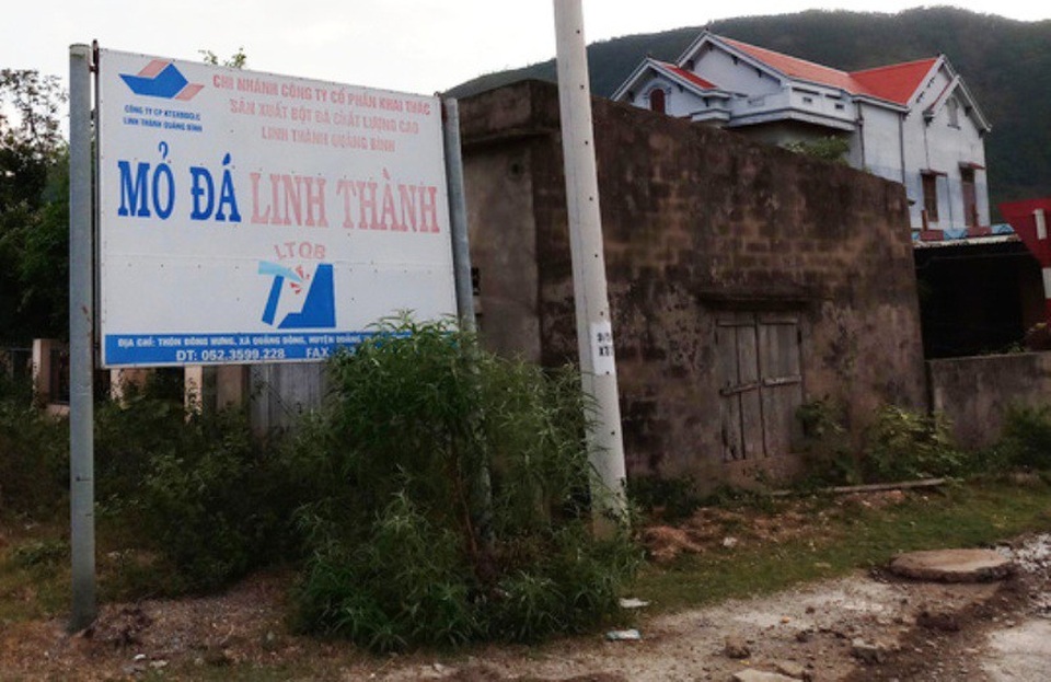 Quảng Bình: Mỏ đá “tra tấn” dân nợ thuế 46,5 tỷ đồng! - 1 Đường vào mỏ đá Linh Thành