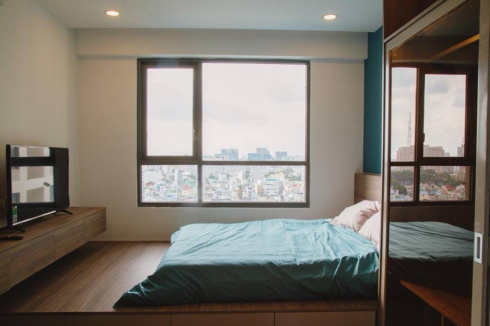 Chiêm ngưỡng căn hộ sang trọng Midu tự sắm mà không cần thiếu gia - 15
Căn hộ có view nhìn thẳng xuống hồ bơi và có thể phóng tầm mắt ngắm nhìn sông Bến Nghé. Buổi tối, Midu có thể thảnh thơi ngồi ngắm thành phố lên đèn.