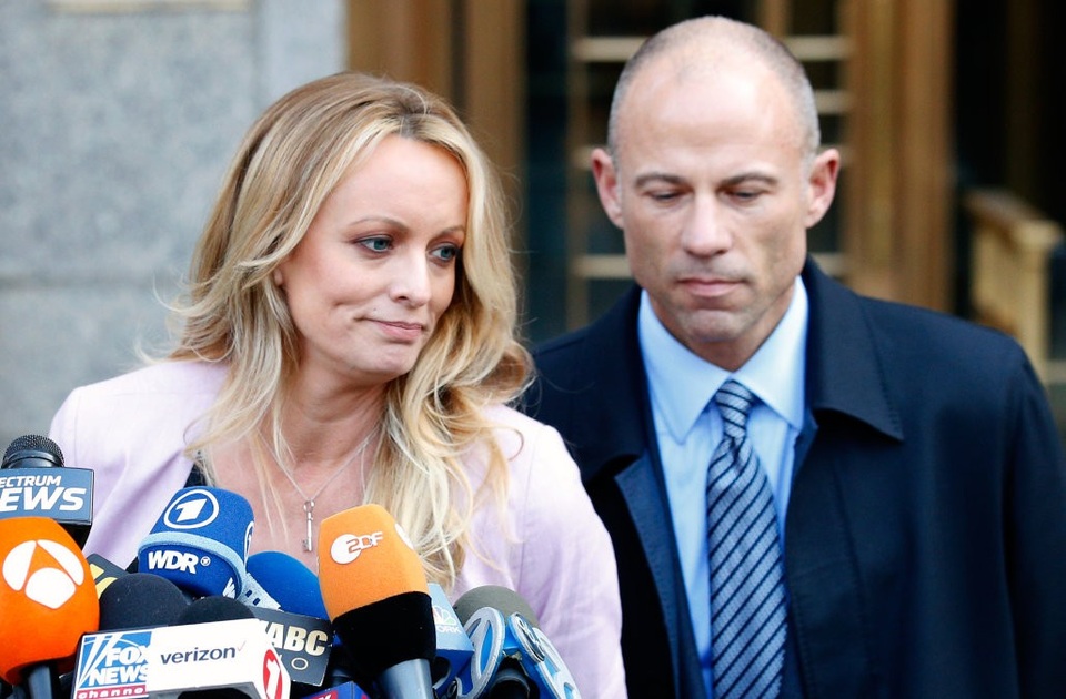 
Ông Michael Avenatti và sao phim người lớn Stormy Daniels (Ảnh: Reuters)
