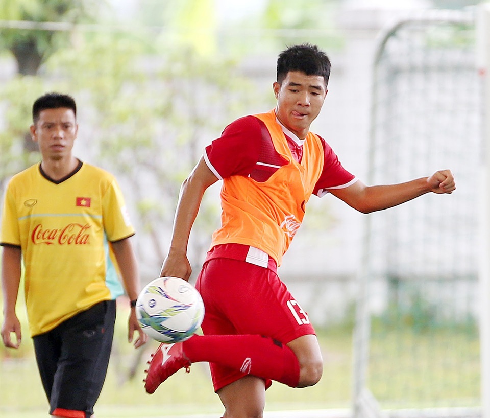 Khốc liệt cuộc cạnh tranh trên hàng tiền đạo của Olympic Việt Nam - 1 Hà Đức Chinh là 1 trong 3 trung phong hiện tập trung cùng đội tuyển Olympic Việt Nam (ảnh: Gia Hưng)