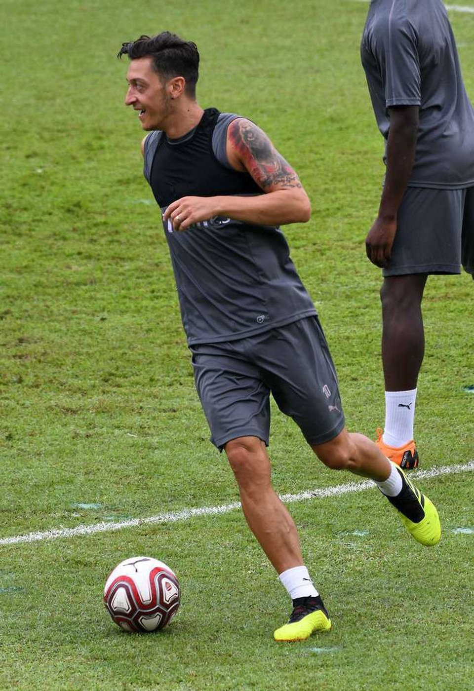 HLV Emery chắc chắn sẽ để mắt nhiều đến Ozil