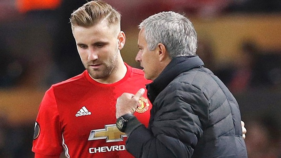 Mourinho sẵn sàng để Matteo Darmian rời MU - 1 Luke Shaw muốn ở lại Old Trafford và được thi đấu chính thức