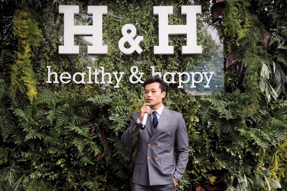 Các tín đồ làm đẹp tại Hà Nội sẽ tiếc hùi hụi nếu bỏ qua địa chỉ làm đẹp này - 3 Ông Nguyễn Thế Anh trong một bài phát biểu trên truyền hình về hướng phát triển của H&H trong thời gian sắp tới