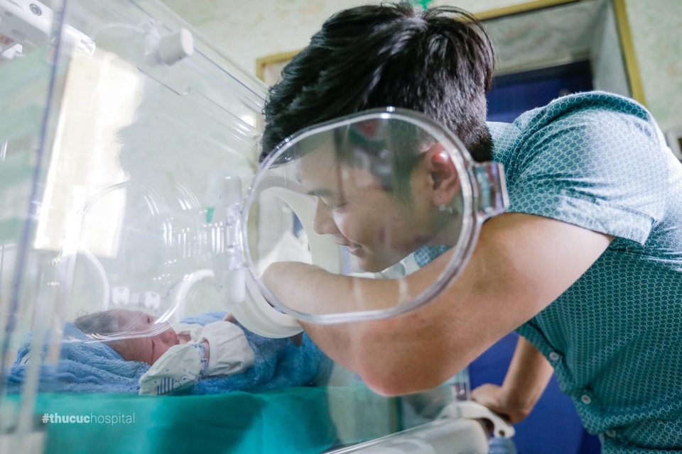Lần đầu làm bố và những khoảnh khắc “dở khóc dở cười” - 5 Khoảnh khắc vừa ngọt ngào lại vừa đáng yêu của anh Tới và bé Đăng Khôi