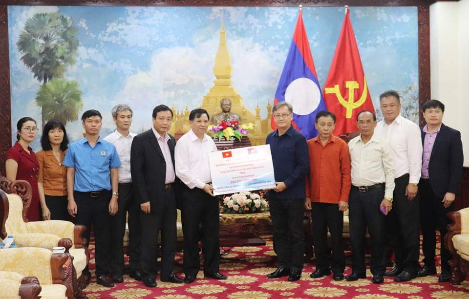 Bộ Nông nghiệp ủng hộ 300 triệu đồng giúp Lào khắc phục sự cố vỡ đập thủy điện - 1 Bộ Nông nghiệp ủng hộ 300 triệu đồng giúp Lào khắc phục vỡ đập thủy điện.