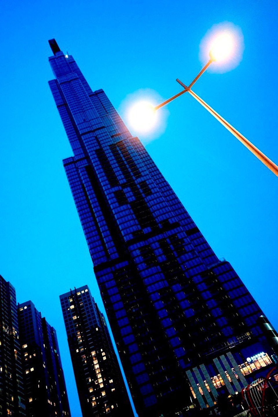 Tòa tháp Landmark 81 có chiều cao kỷ lục 461,3m, thuộc Top những tòa nhà cao nhất thế giới