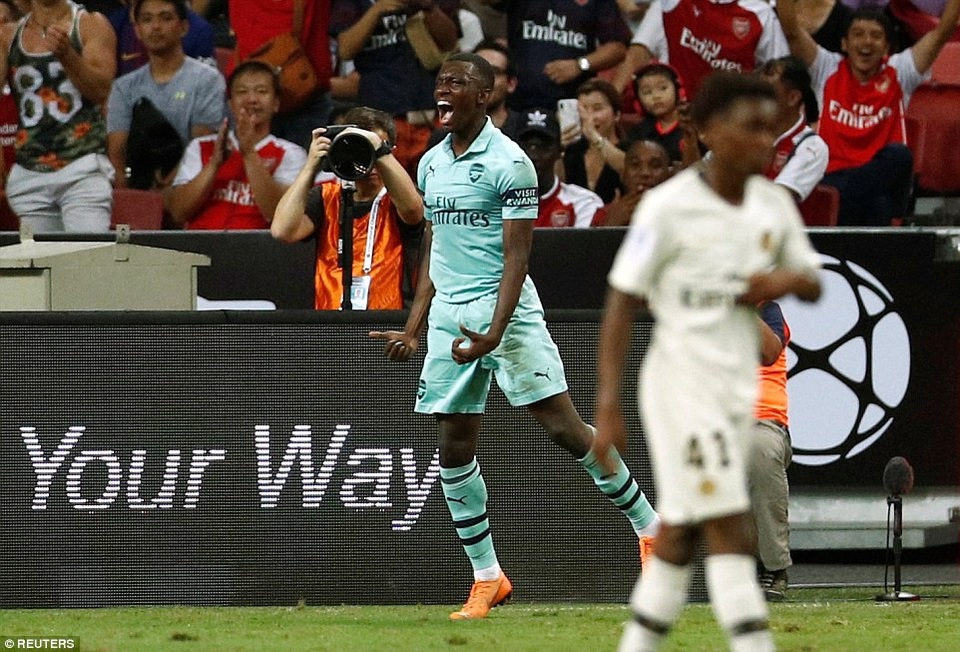 Mesut Ozil lập công, Arsenal vùi dập tan nát PSG - 2
Arsenal vùi dập PSG với tỷ số 5-1