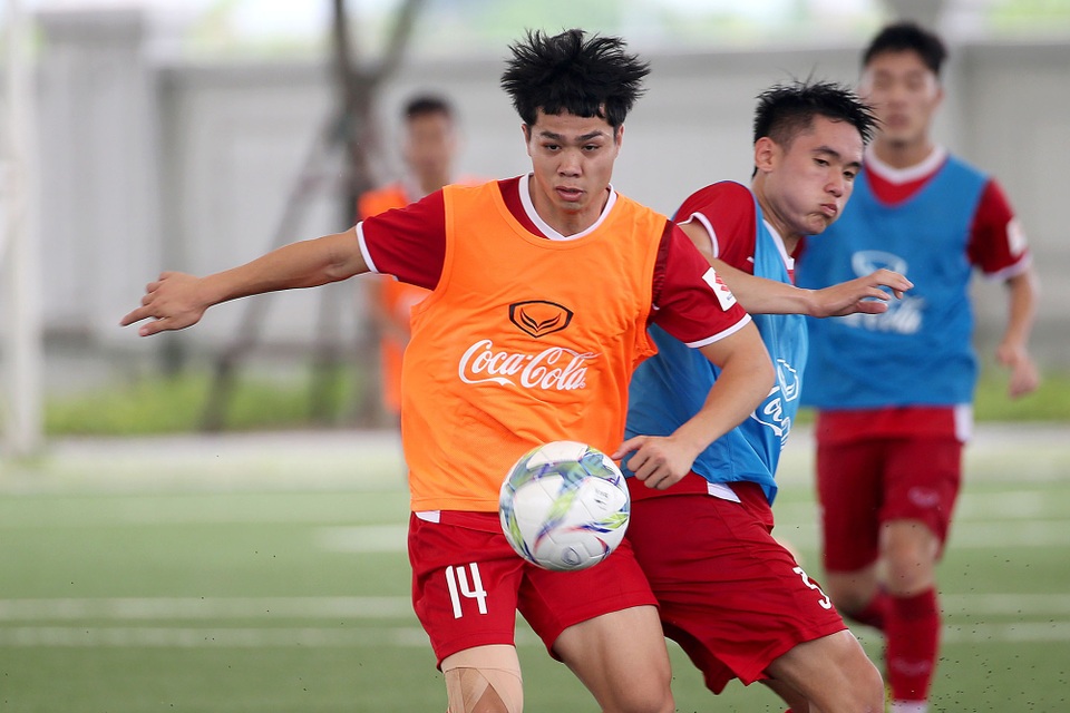 Những ngôi sao từng toả sáng ở giải U23 châu Á có thể mất chỗ ở Olympic Việt Nam - 2 Công Phượng chưa chắc có chỗ thi đấu chính thức (ảnh: Gia Hưng)