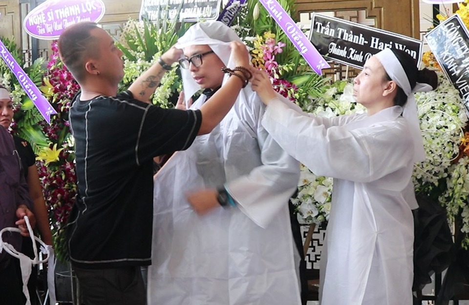Con trai trưởng NSƯT Thanh Hoàng khóc nghẹn ngào khi về nước chịu tang cha - 4 Con trai trưởng của nghệ sĩ Thanh Hoàng có rất nhiều nét giống cha